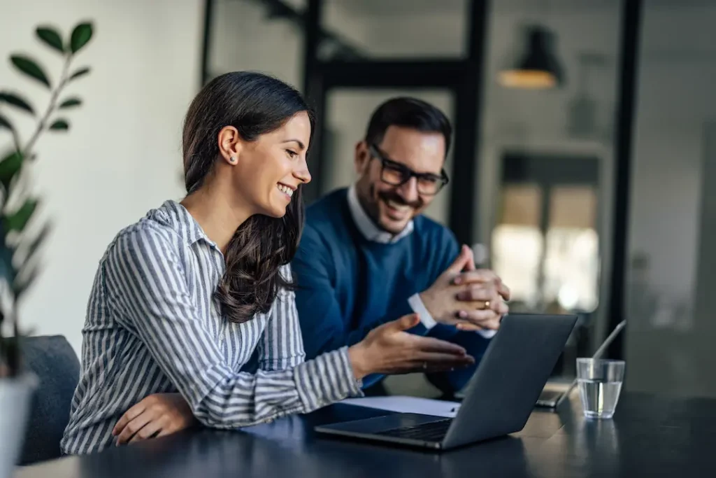 Que beneficios tiene para una empresa ofrecer prácticas a estudiantes de FP